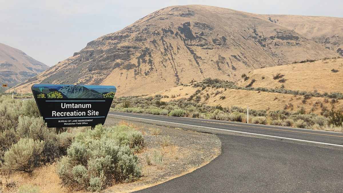 Umtanum Highway 821 Sign